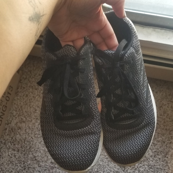 Womens Addidas Cloudfoam Shoes in Size 7 1/2 Grey and Black - Picture 2 of 3